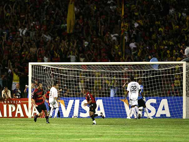 Chico Cesar comemora gol contra o Timão